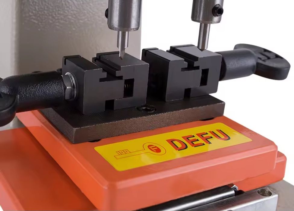 Maszyna do dorabiania kluczy DEFU 368A