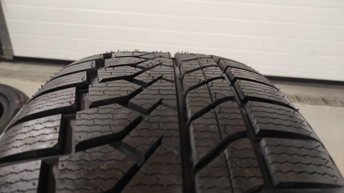 Sprzedam opony zimowe 235/50r18 goodride