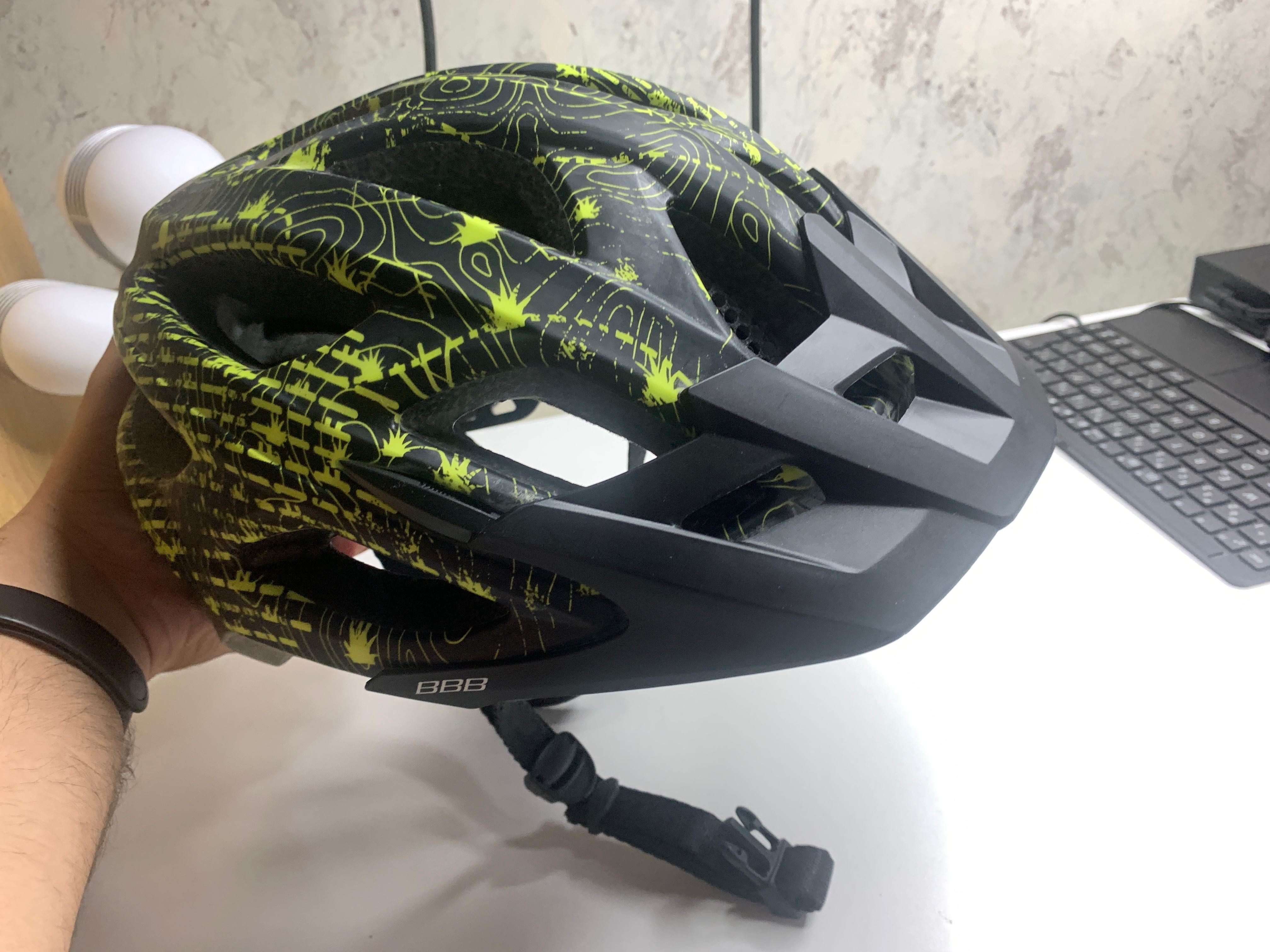 Велосипедный шлем BBB BHE-67 Varallo L (58-62 см)