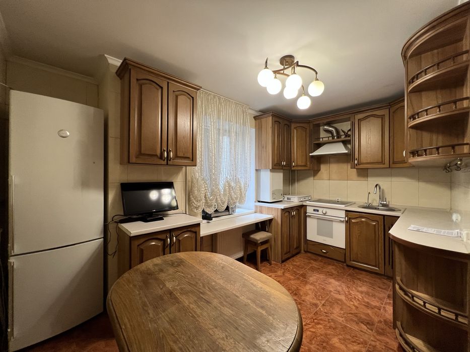 Оренда 3-кімнатної квартири на вул. Небесної Сотні