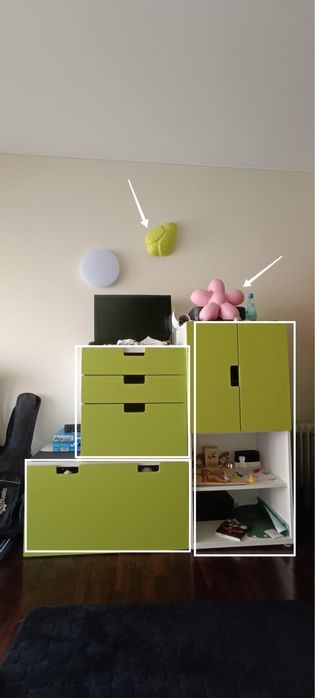 Armários de quarto e luzes joaninha e flor