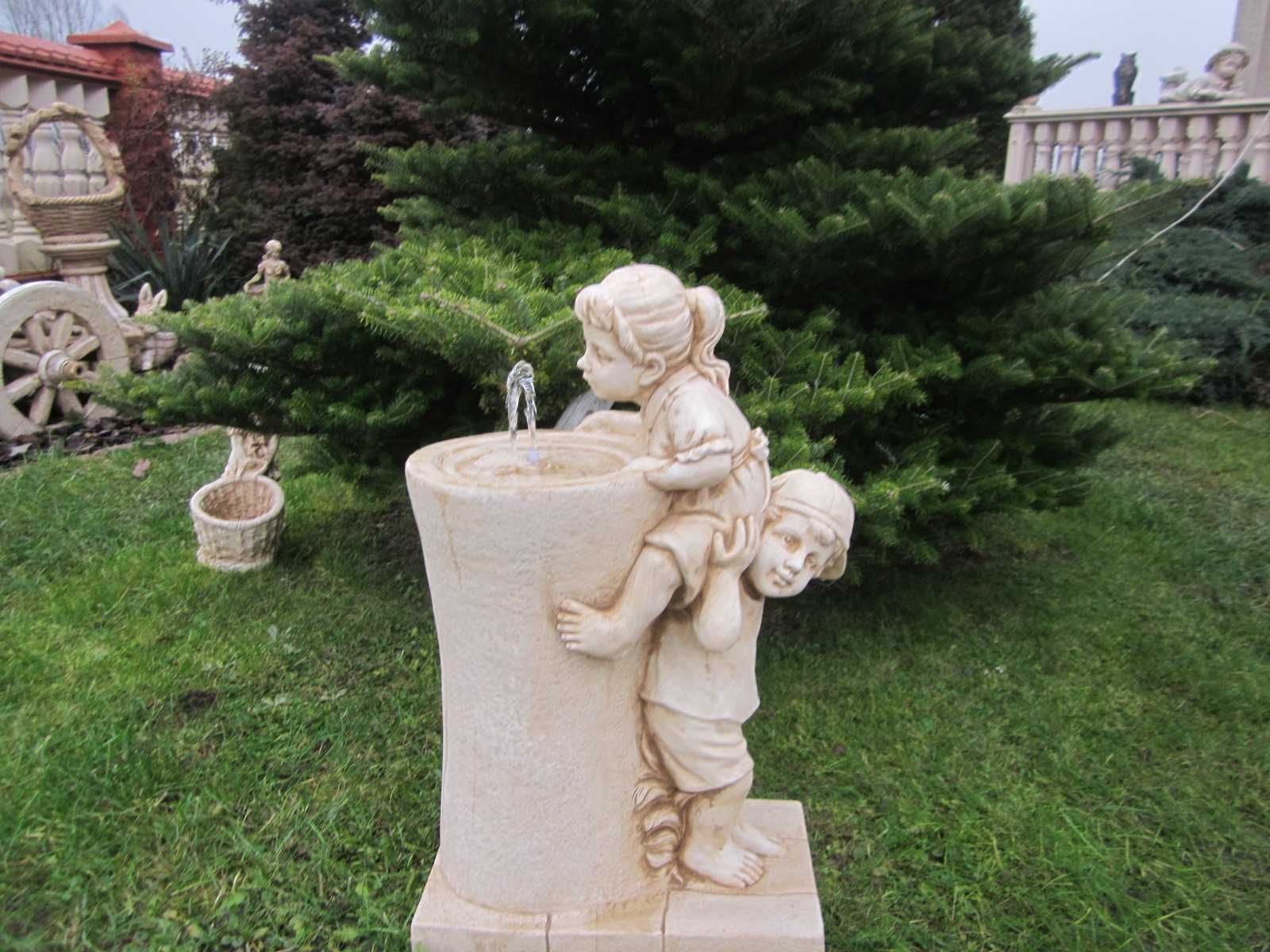 Fontanna Jaś i Małgosia/ dzieci figura betonowa