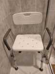 Cadeira de banho geriátrica.
