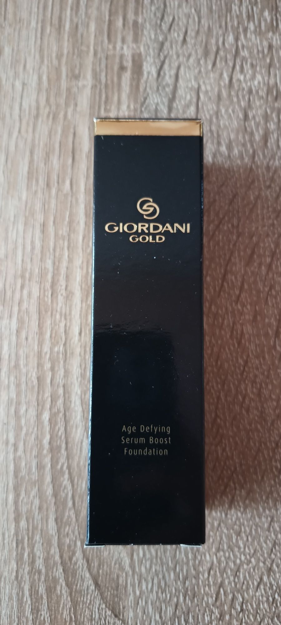 Podkład odmładzający na bazie serum Giordani Gold