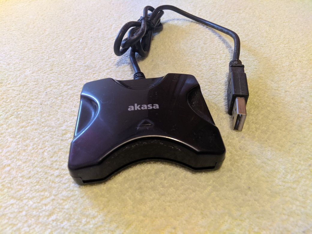 Czytnik kart chipowych - Smart card reader USB Akasa AK-CR-03