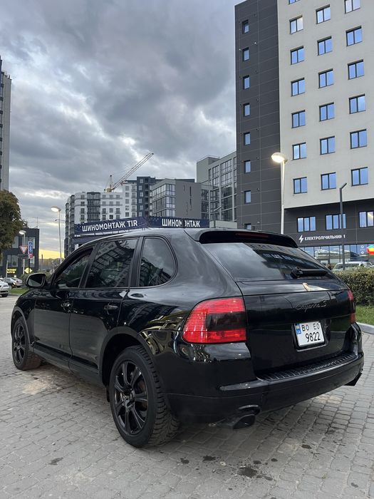 Porsche Cayenne !