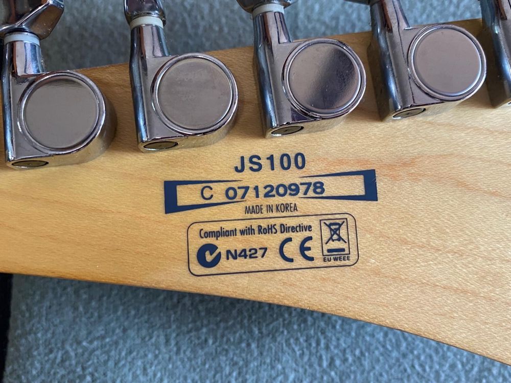 Guitarra eletrica JS100 ibanez em otimo estado