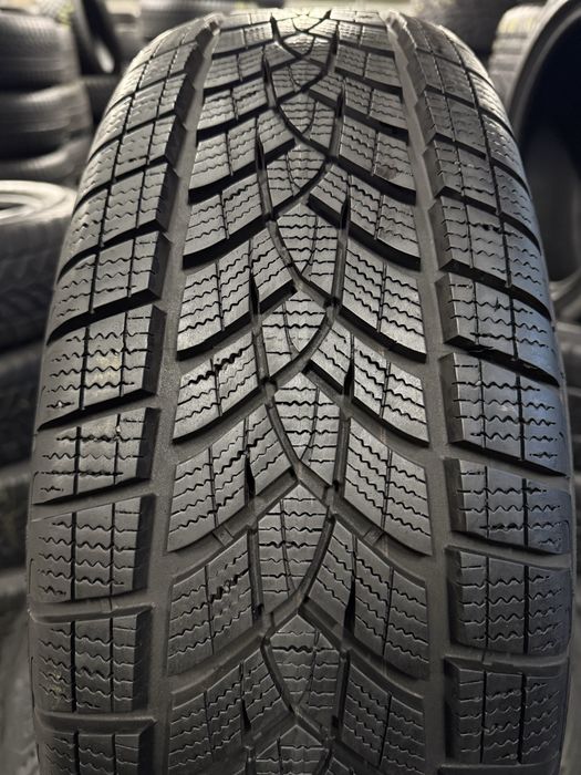 Шини Зимові 215х65хR17 GoodYear UltraGrip Gen-1 / 4шт Стан НОВИХ /2021