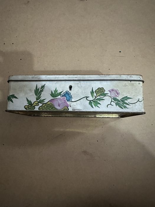 Caixa de bolachas antiga