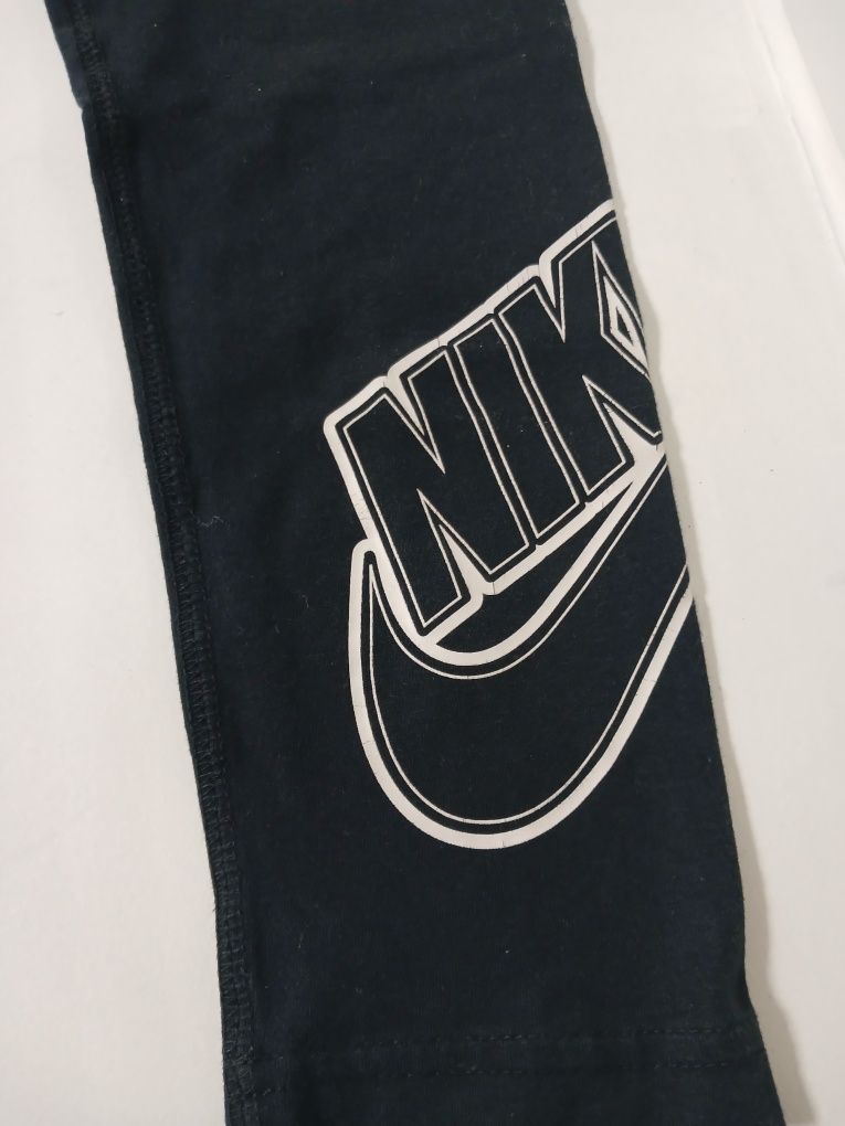Nike. Спортивні штани на дівчинку Б/у. Зріст 137-146