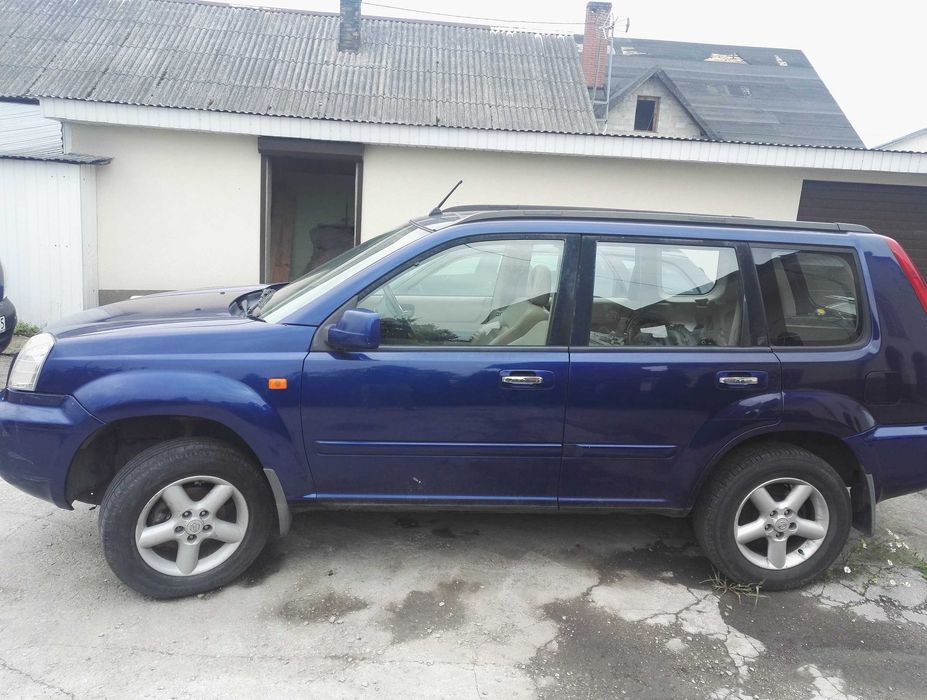 nissan xtrail t30 2,5 benz.uskodzony