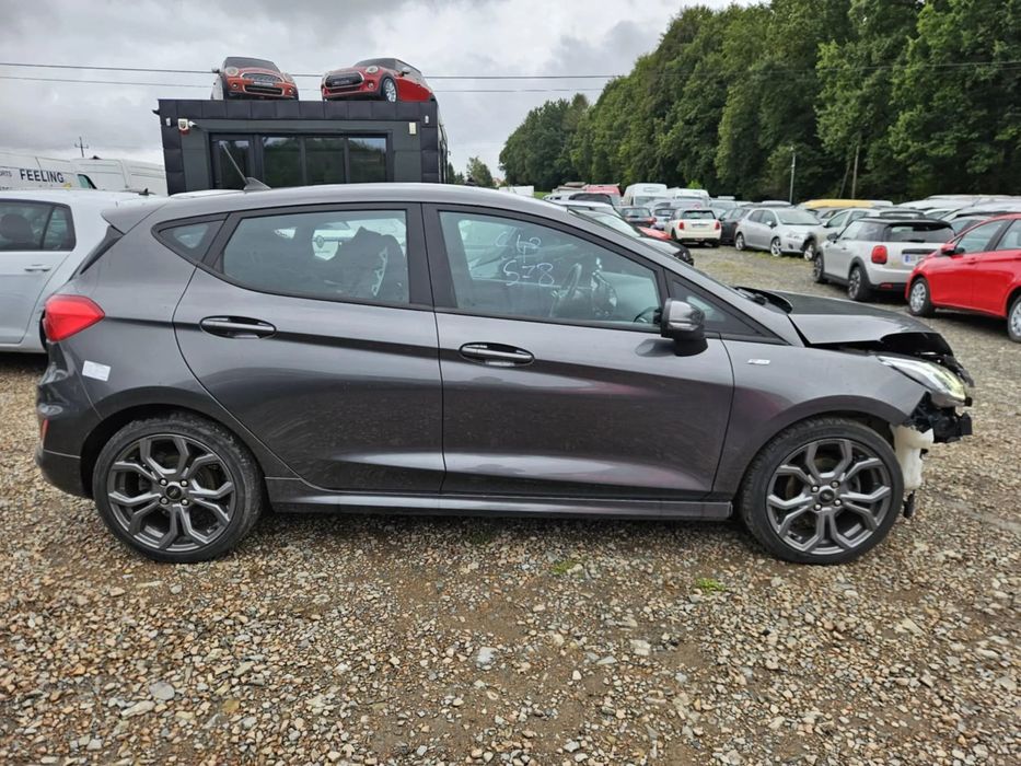 Ford Fiesta ST-LINE  2019 rok  uszkodzony  /  Francja