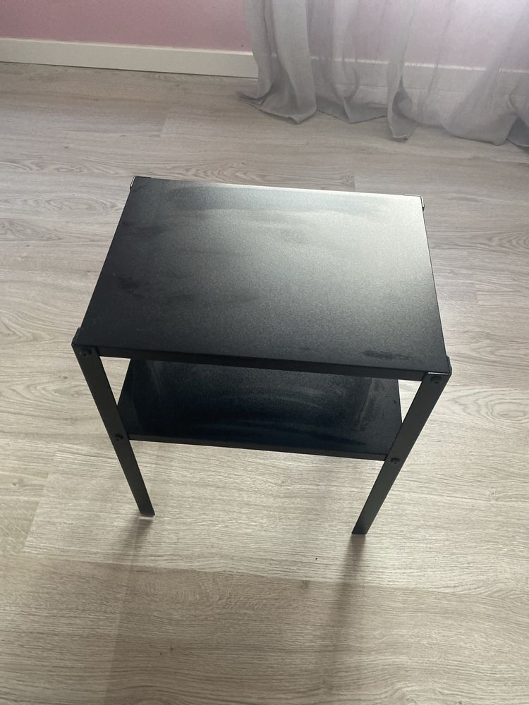 Mesa de cabeceira de ferro