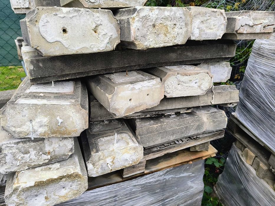 filary tralki balustrady daszek czapa piaskowiec