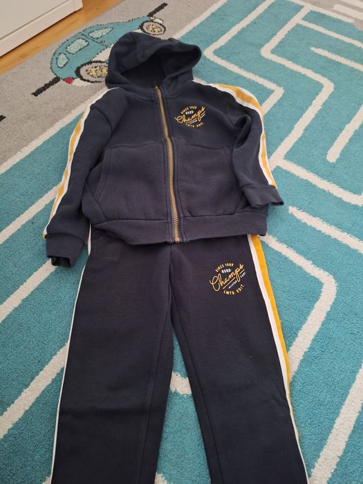 Dres chłopięcy Reserved granatowy 116