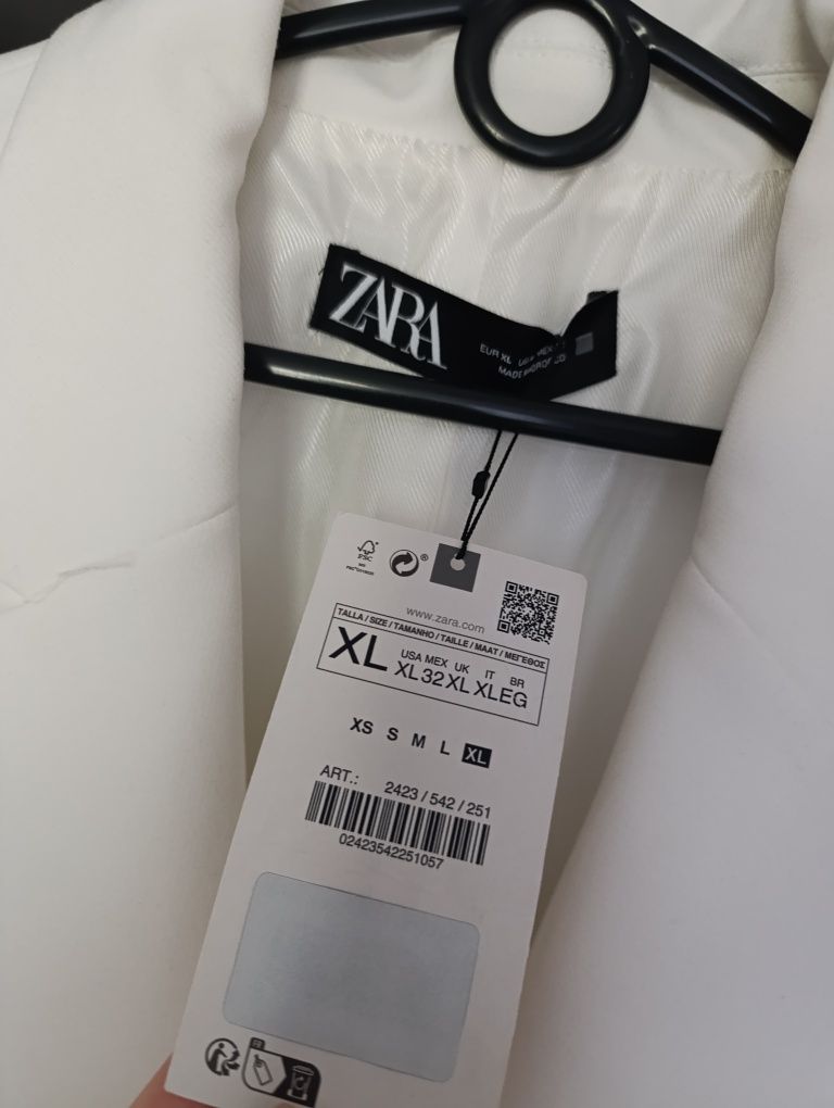 Zara rozmiar XL biała marynarka