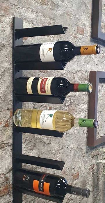 Wieszak pólka na wino