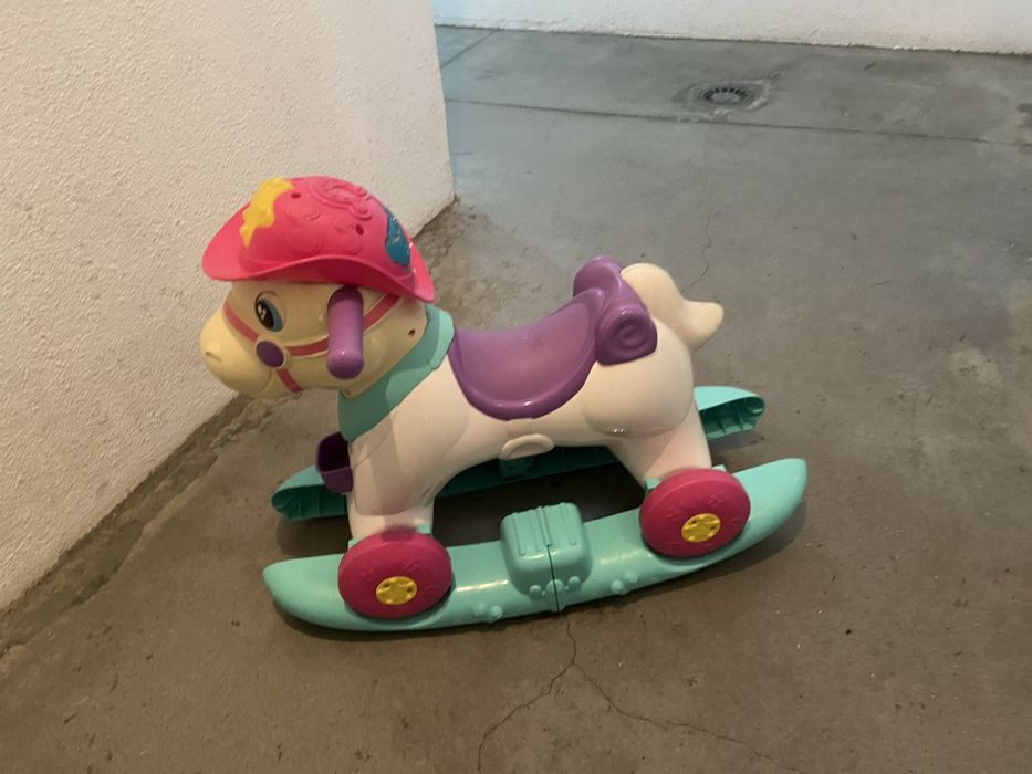 Cavalo com rodas e balancete