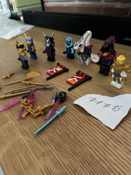 LEGO Ninjago 71775 - Mech Samuraj X Nyi figurki