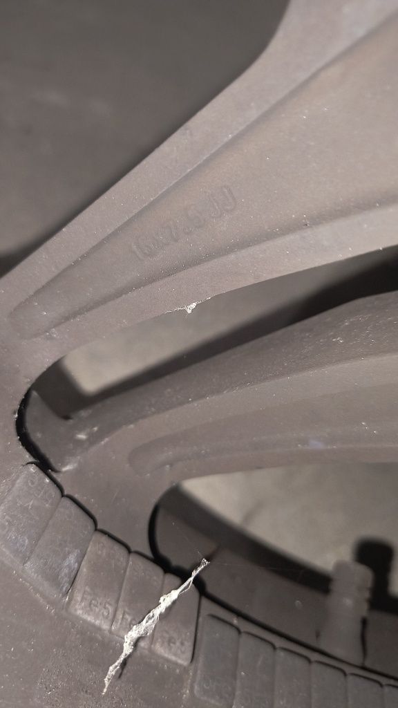 Sprzedam 4 Alufelgi AMG 16x7.5 C-klasa