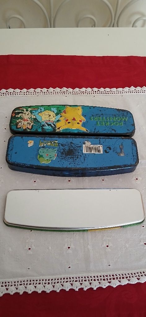 Estojo de metal Pikachu, usado