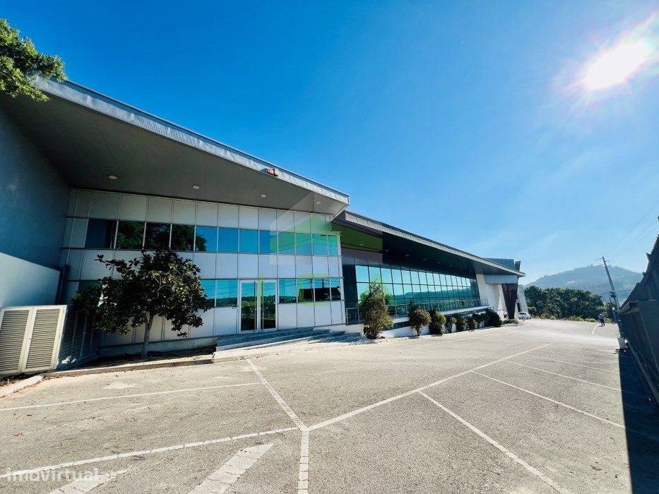 Pavilhões destinados a escritórios e armazém