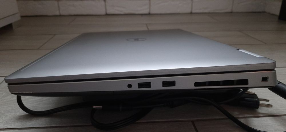 Dell 7740 IPS i7-9750h, 16-32 Gb, 512 SSD, RTX 3000 6 Gb