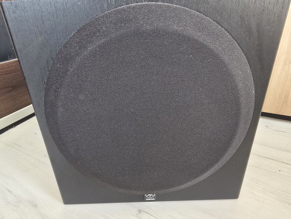 Yamaha subwoofer i gramofon