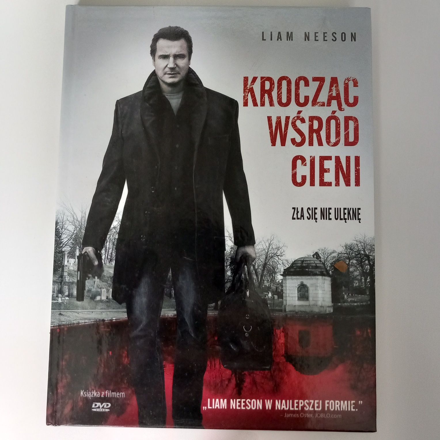 Krocząc wśród cieni film dvd thriller Liam Neeson