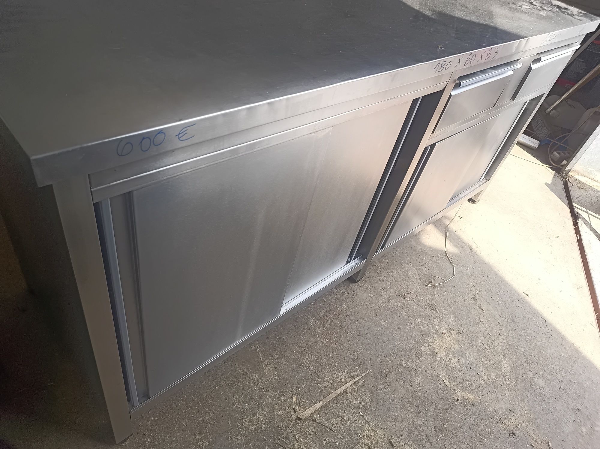 Bancada inox com portas e gavetas dos dois lados