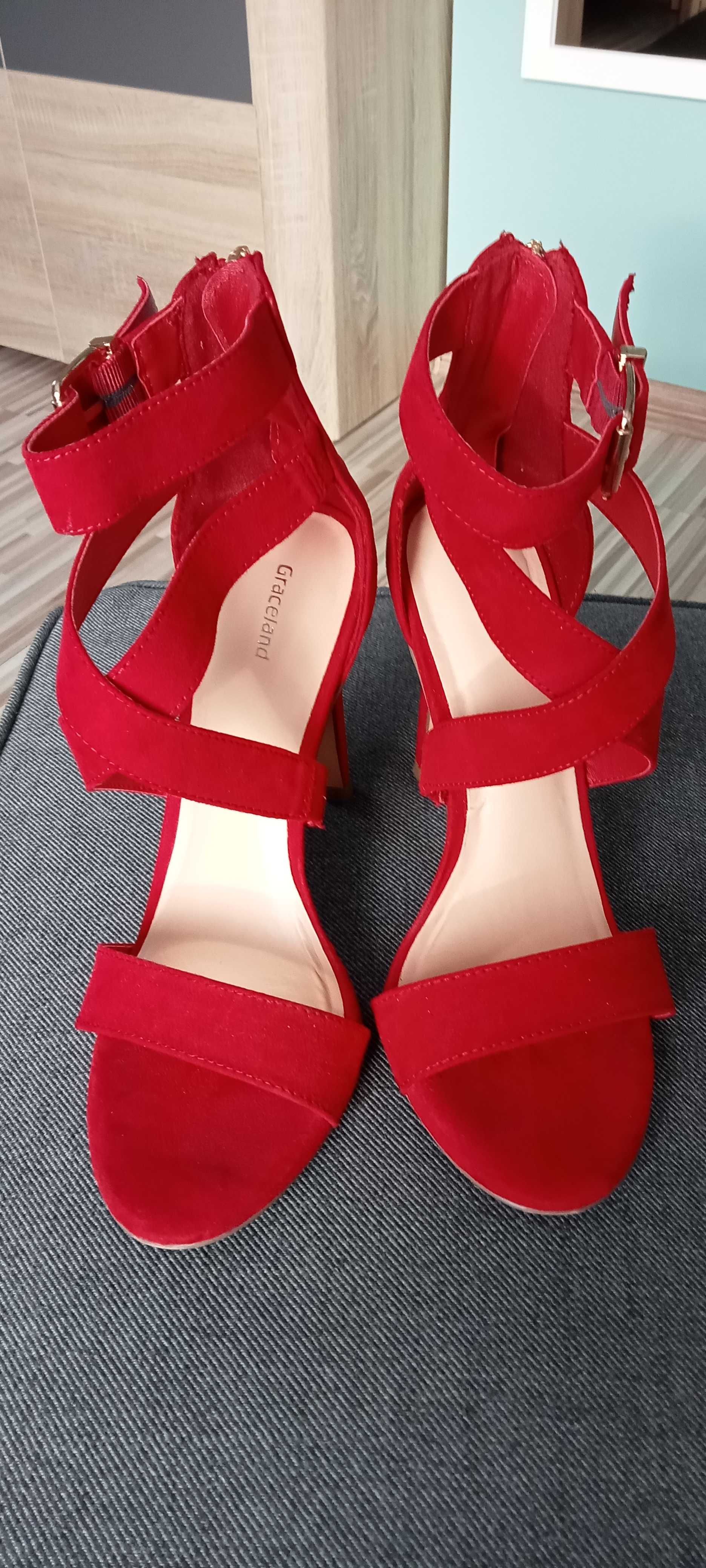 Czerwone buty rozmiar 40