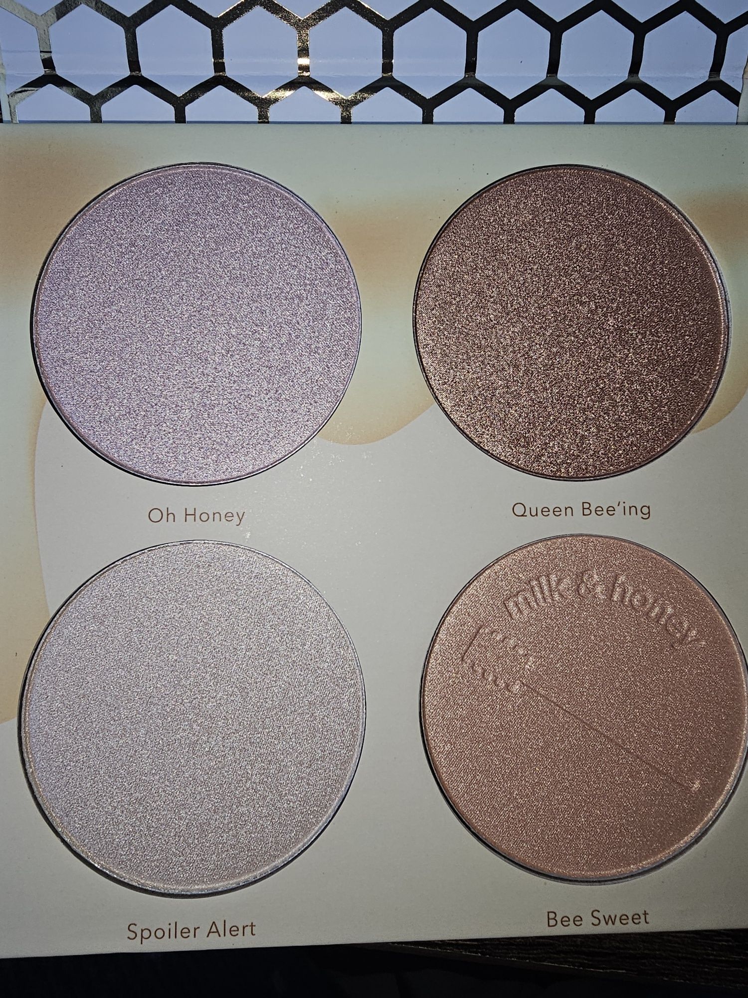 Paleta konturująca,  rozswietlacze Beauty bakerie milk&honey