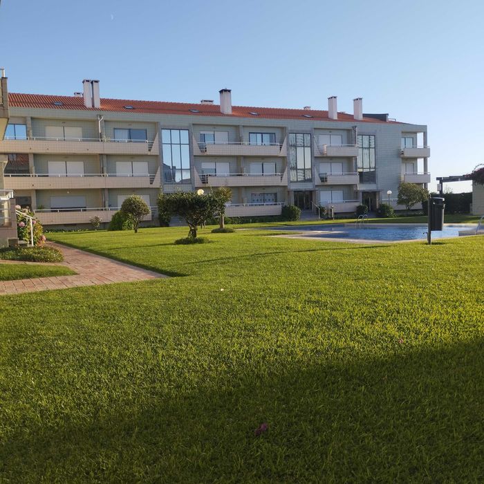 Apartamento T2+1 junto à praia