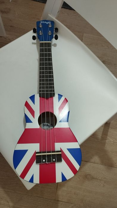 Ukulele stagg semi novo