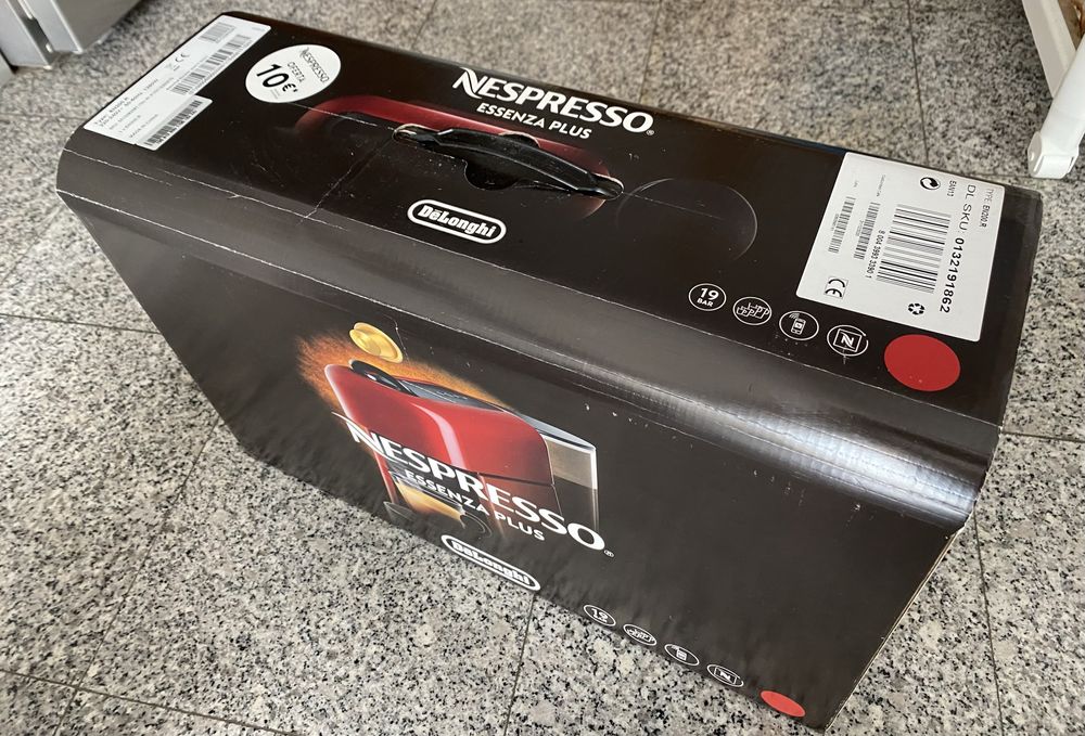 Máquina Nespresso DeLonghi Essenza Plus nova, na embalagem