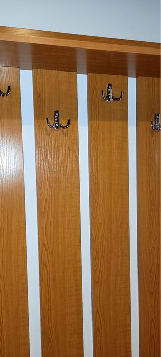 Wieszak do przedpokoju z szafką na buty