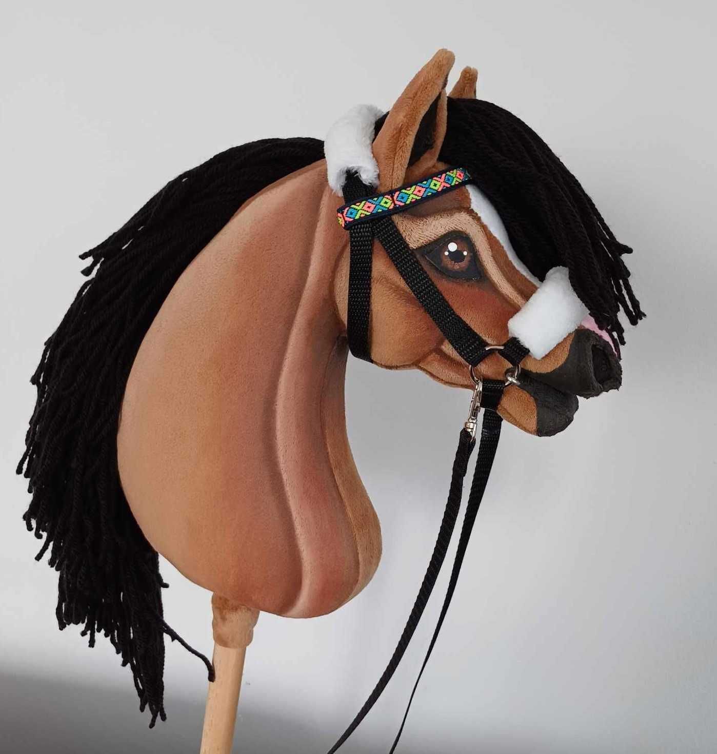 Konik Hobby Horse A4 + sprzęt gniady