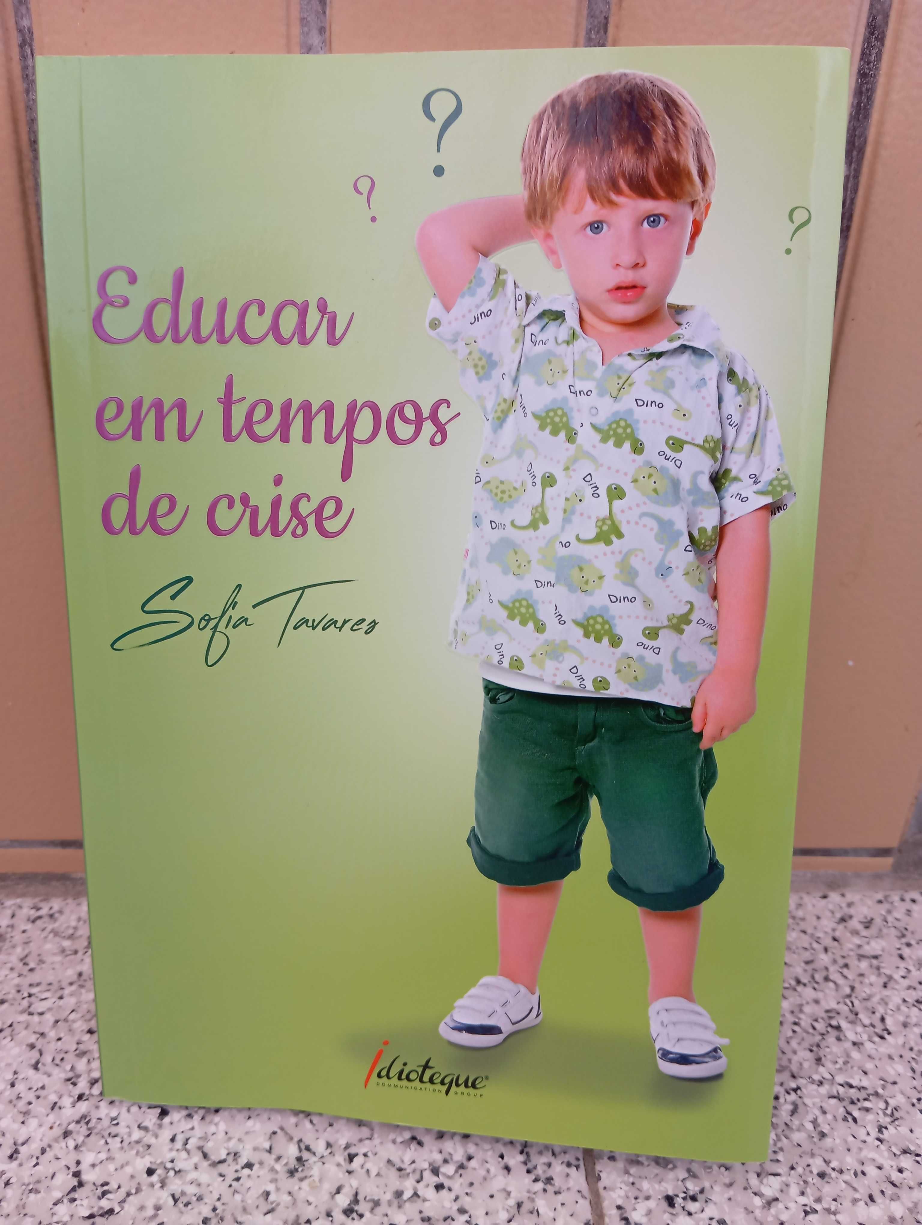 Livro Educar em tempos de crise