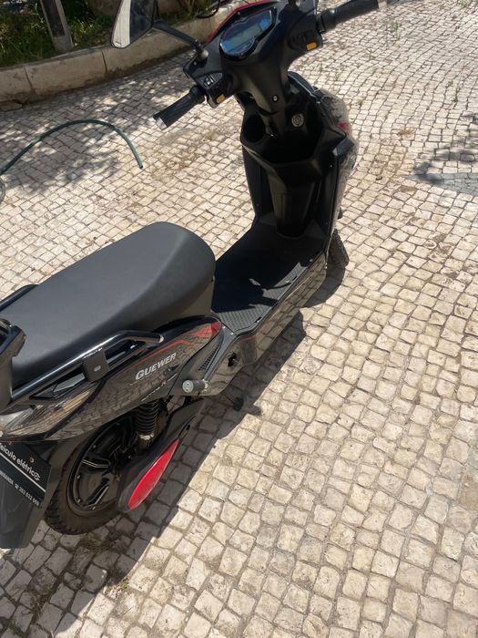 Scooter elétrica praticamente nova