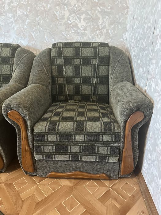 Продам диван та два крісла