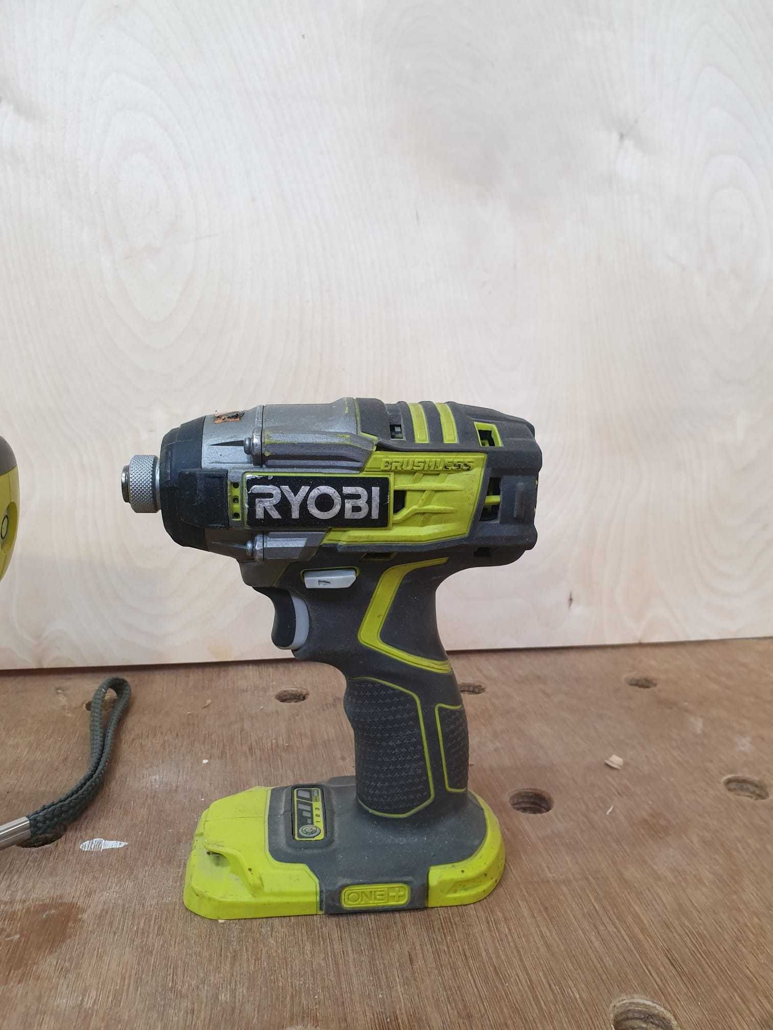 Aparafusadora Ryobi impacto