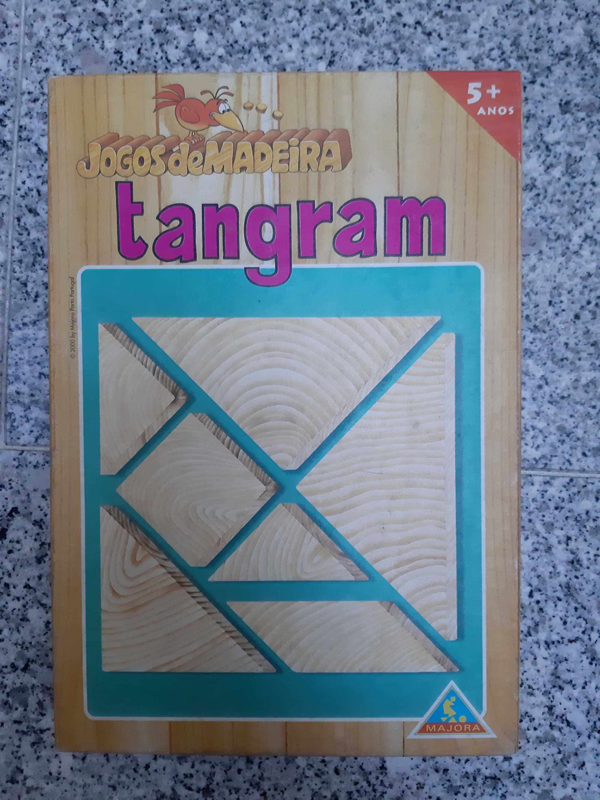 Jogo / quebra - cabeçasde madeira Tangram majora