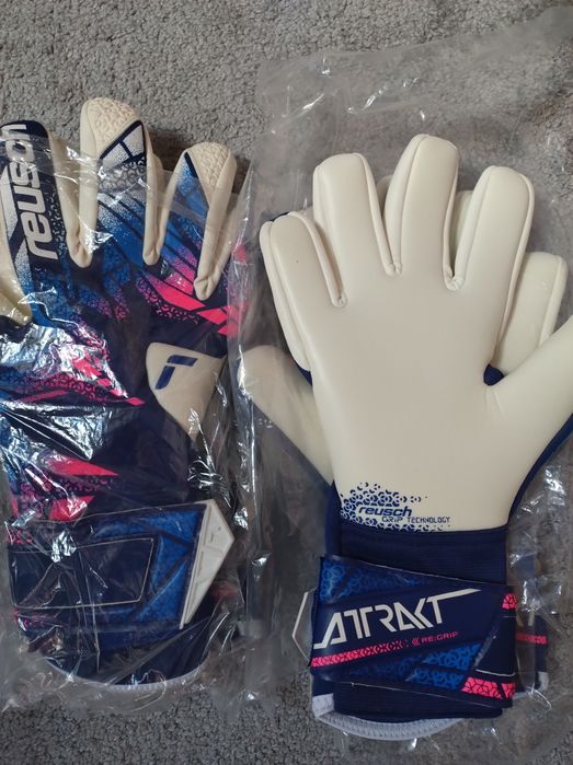 Rękawice bramkarskie Reusch Attrakt GRIP CONTACT i GOLD X