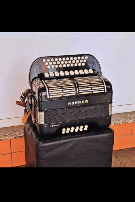 Para venda Concertina hohner morino  toda restaurada em fã lá ré
