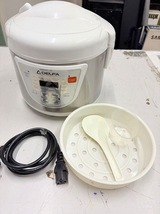 Мультиварка DELFA DMC-301 почти новая.