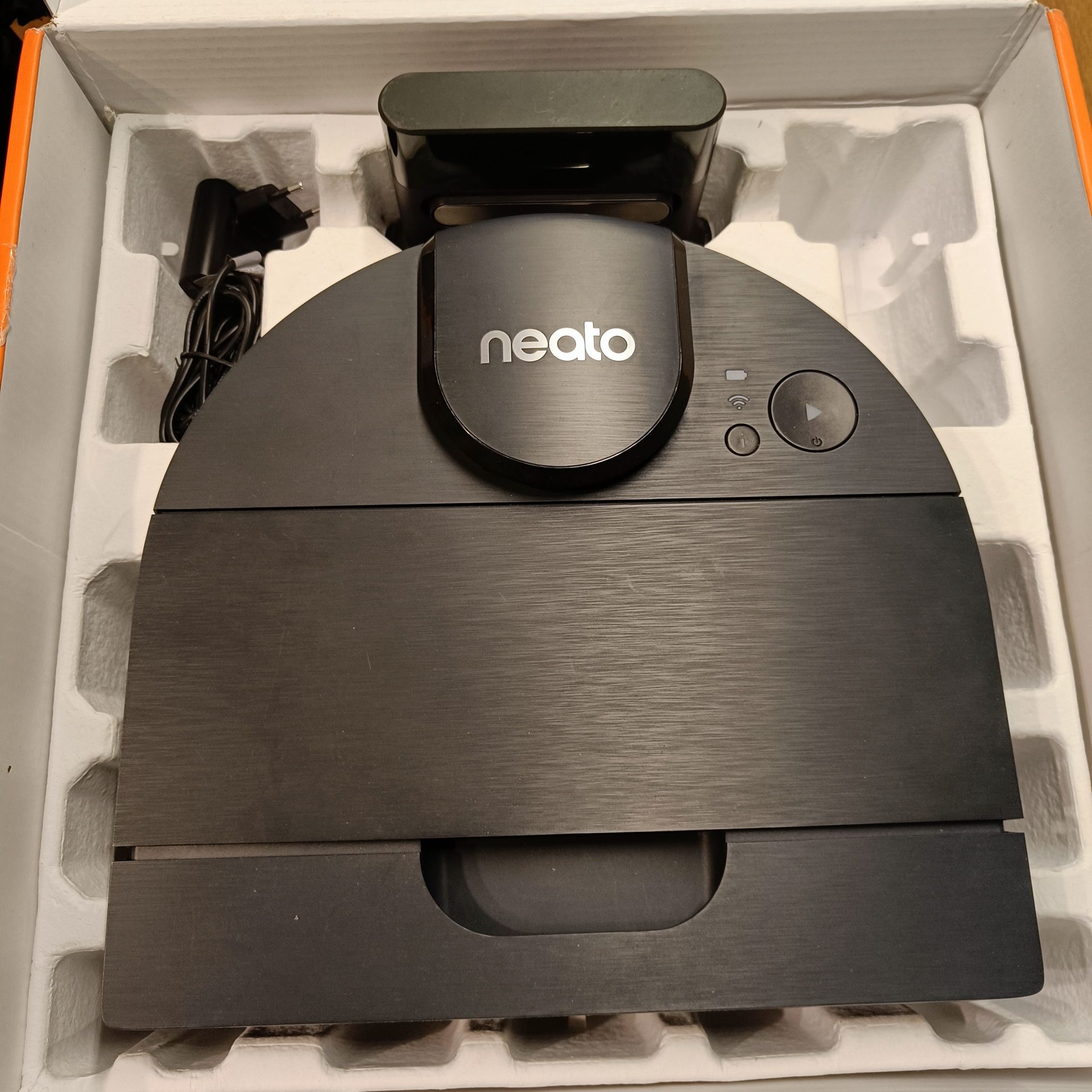 Neato Robotics D8 Robot sprzątający