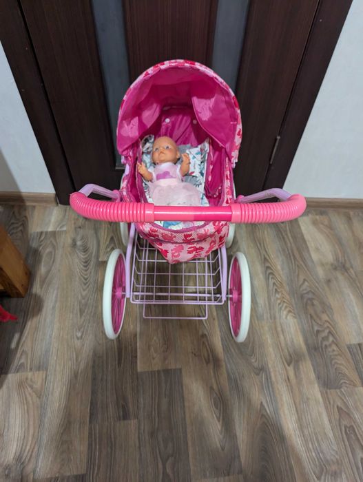 Коляска для кукол з куклой