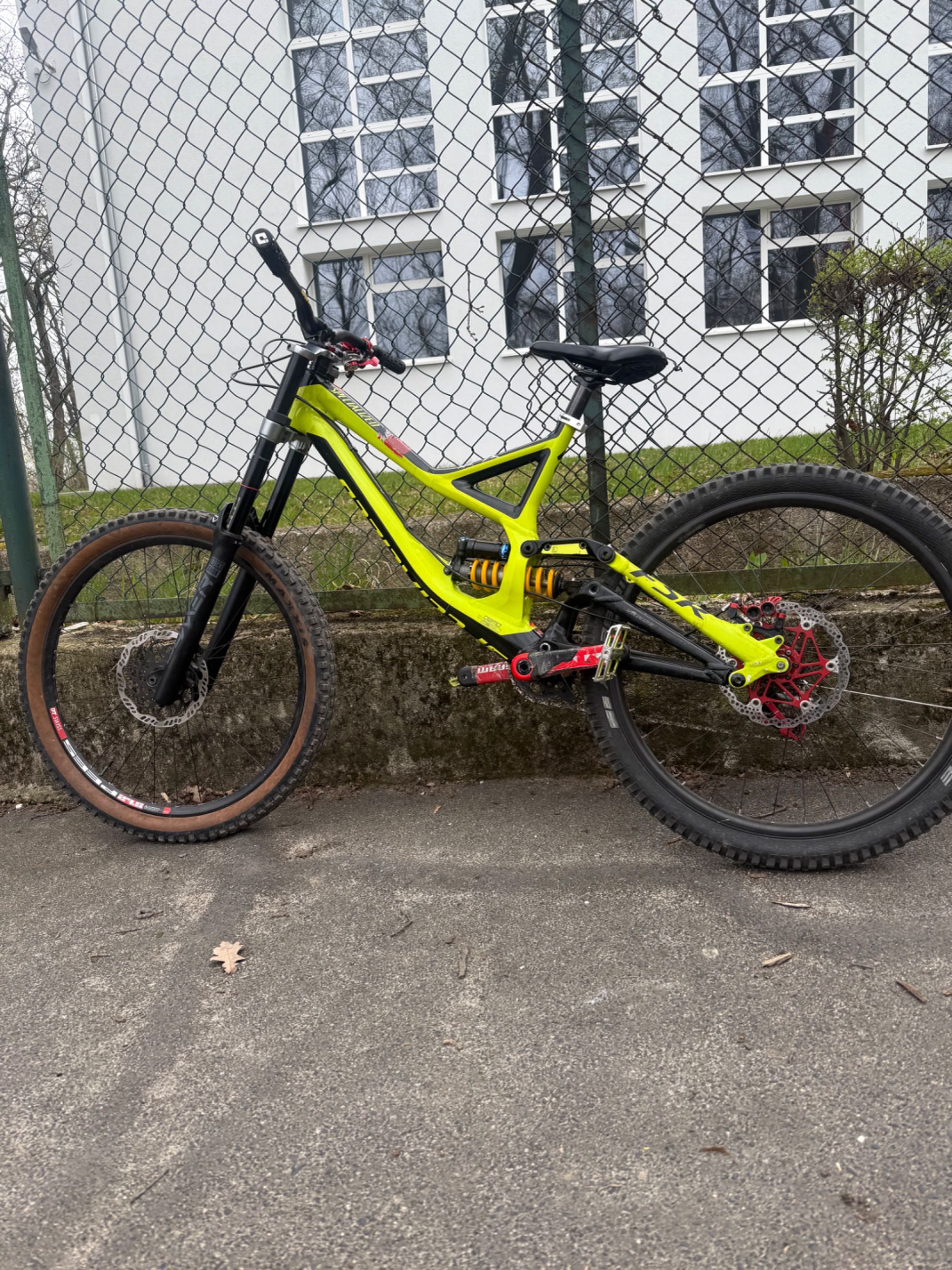 Specialized demo 8