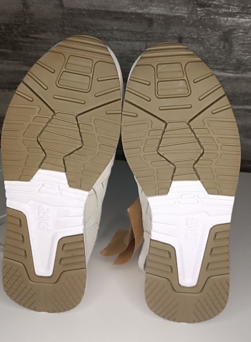 Жіночі кросівки ASICS Lyte Classic Бежеві