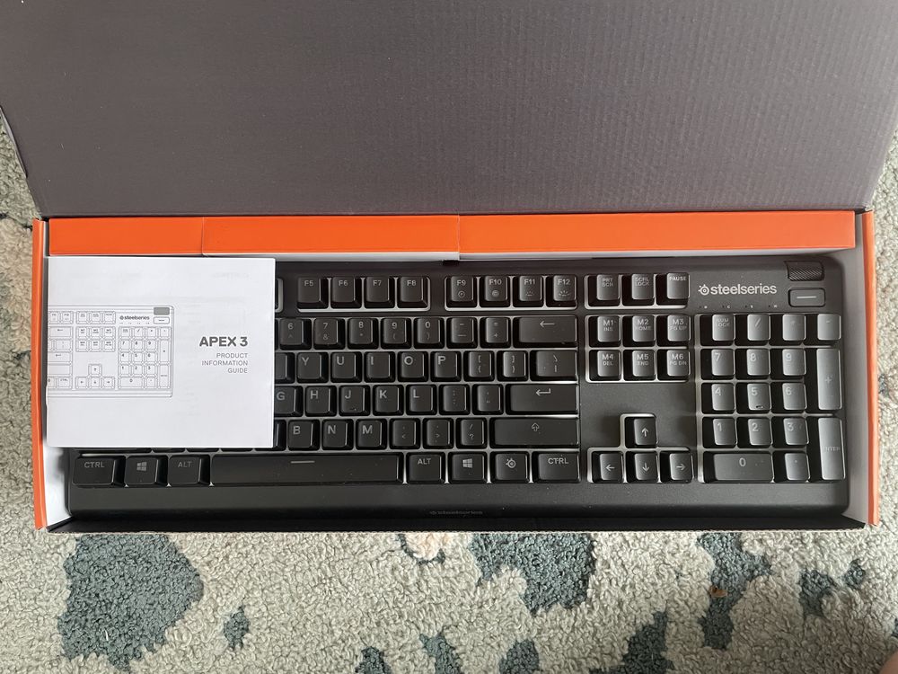 klawiatura gamingowa steelseries apex 3 + podkładka pod ręce